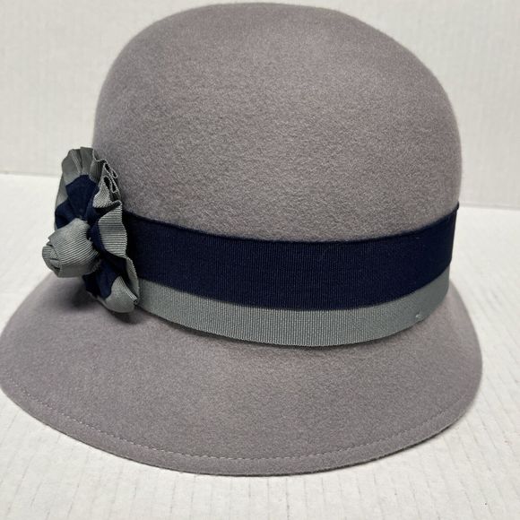 Kimchi Blue Gray Wool Felt Cloche Hat With Flower Accent Grosgrain Trim o/s - Picture 2 of 5
